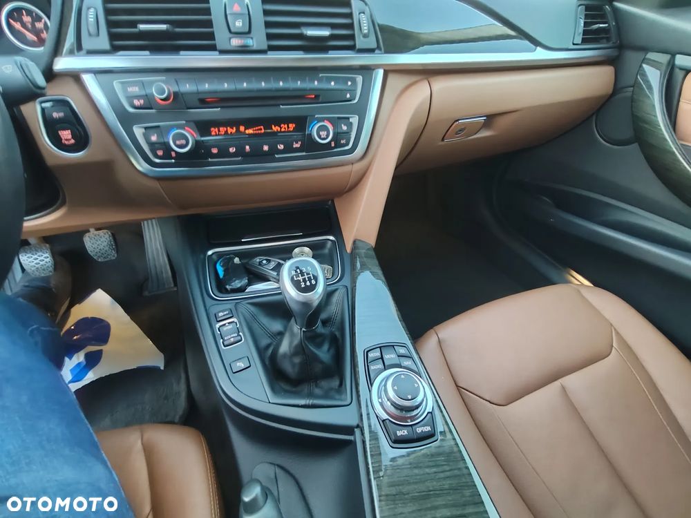BMW Seria 3 318d Luxury Line - 40