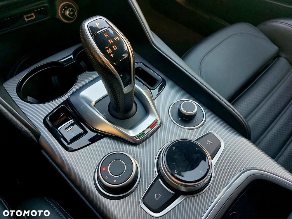 Alfa Romeo Giulia 2.0 Turbo Veloce Q4 - 21
