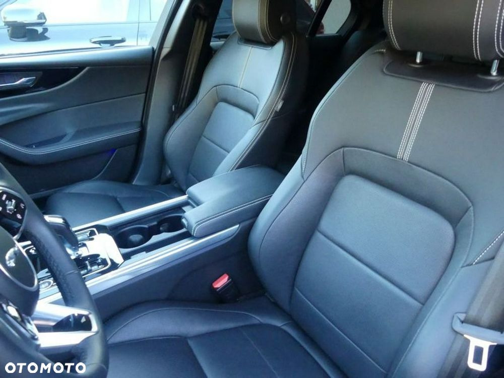 Jaguar XE 2.0 T AWD R-Sport - 13