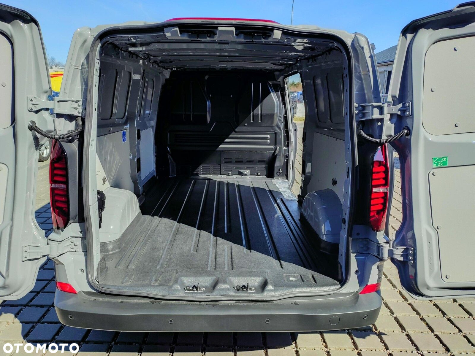 Volkswagen Transporter Furgon, 2,0TDI 150KM, 6-bieg.manualna, r.o :3500 mm - 21