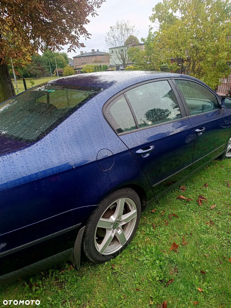 Volkswagen Passat 2.0 TDI Trendline - 13