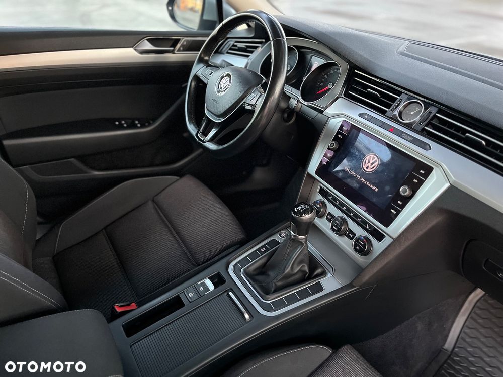 Volkswagen Passat 2.0 TDI SCR Comfortline - 30
