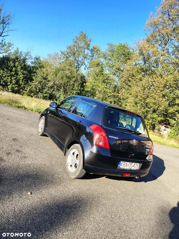 Suzuki Swift 2005 photo 3