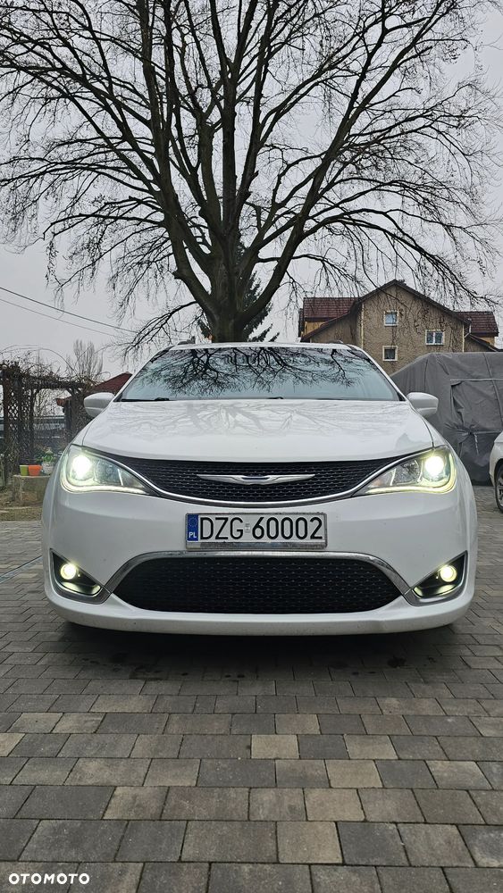 Chrysler Pacifica - 5