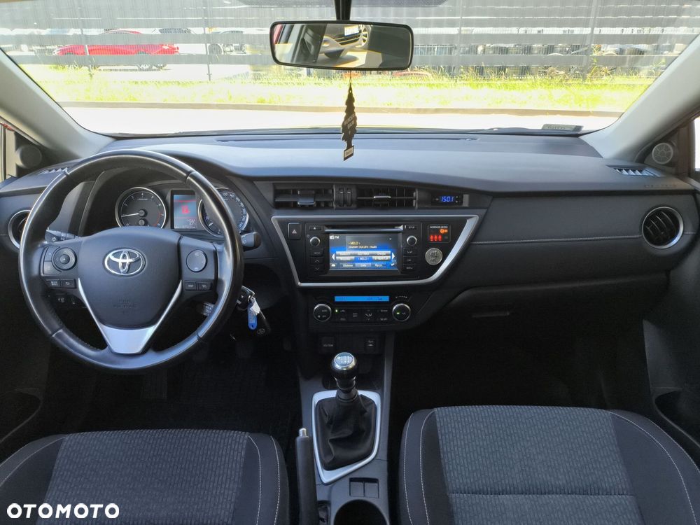 Toyota Auris 1.6 Premium - 11