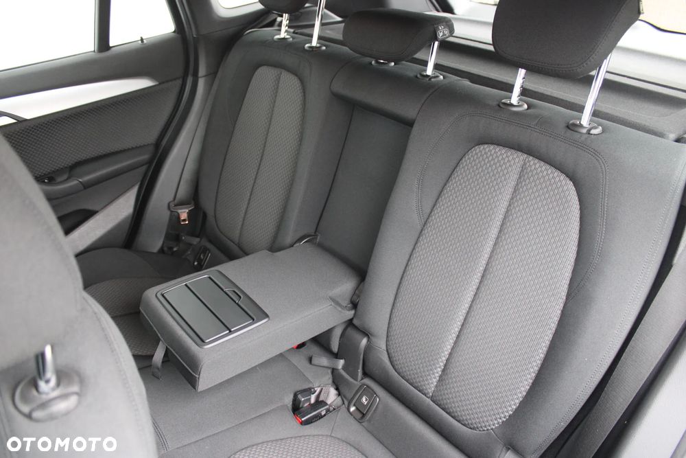 BMW X1 sDrive18i Advantage - 20