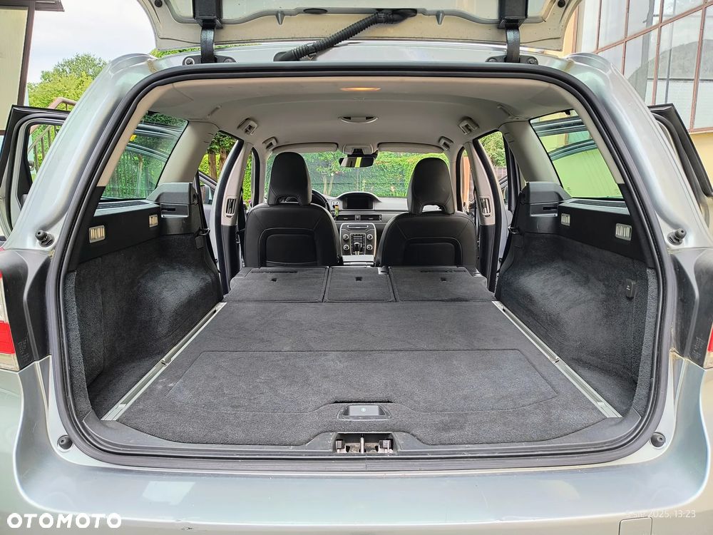 Volvo V70 D2 Momentum - 16