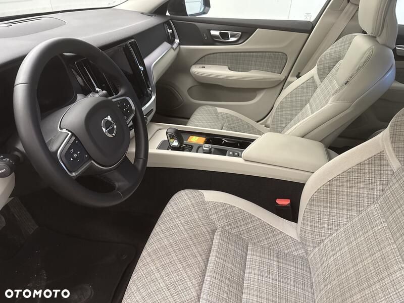 Volvo V60 B3 B Essential - 11