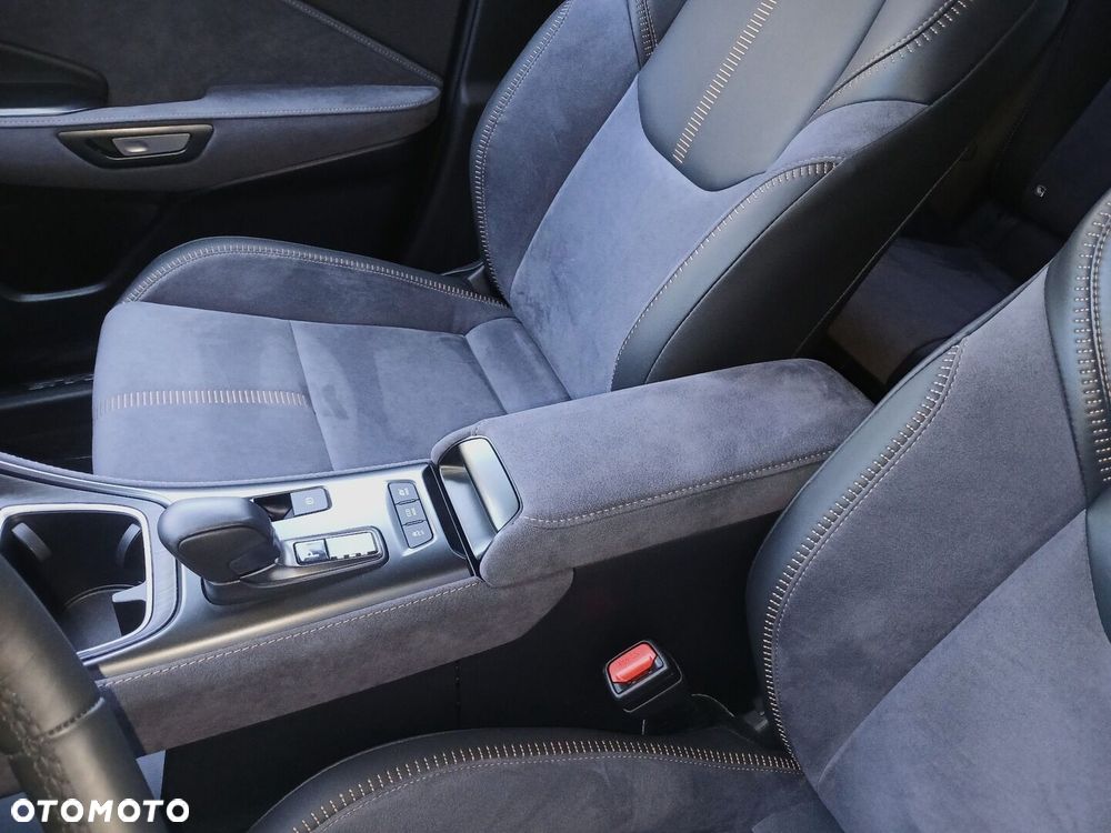 Lexus LBX 1.5 Hybrid Cool AWD - 25