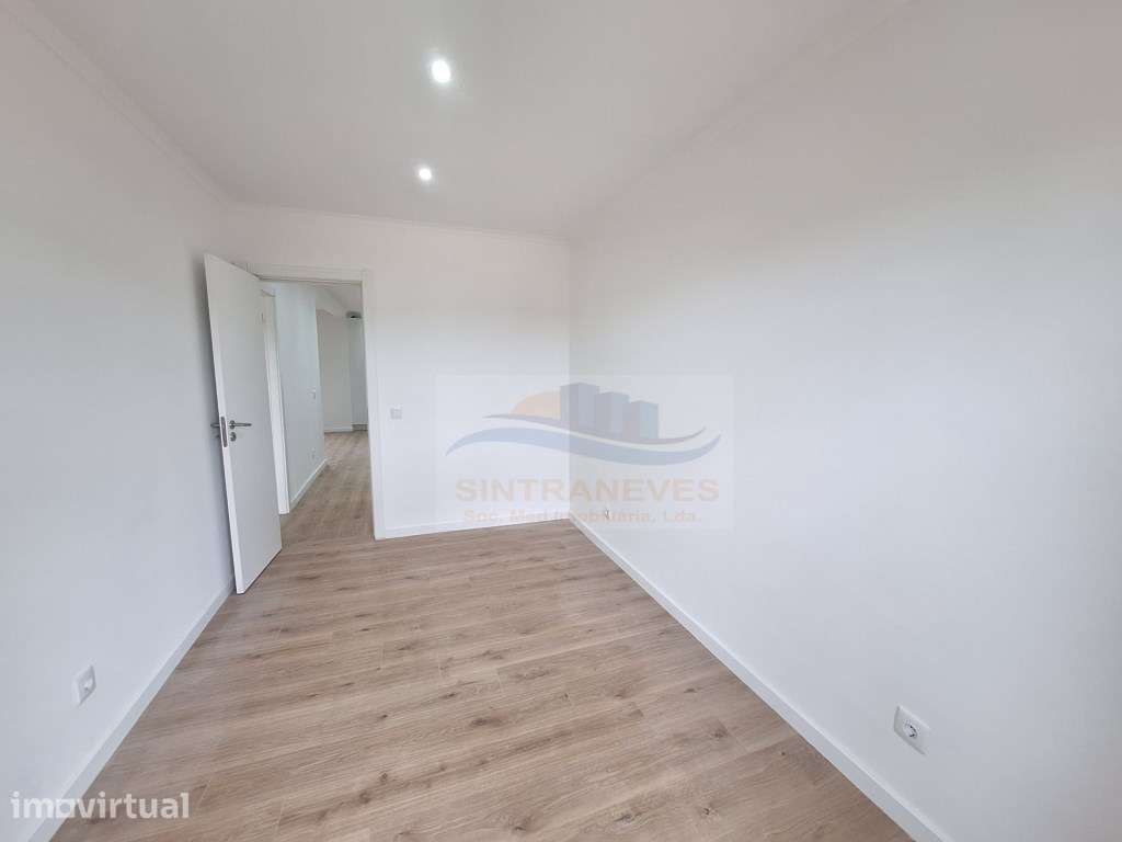 T2 totalmente remodelado c/ varanda e arrecadação- Falagueira - Grande imagem: 2/20