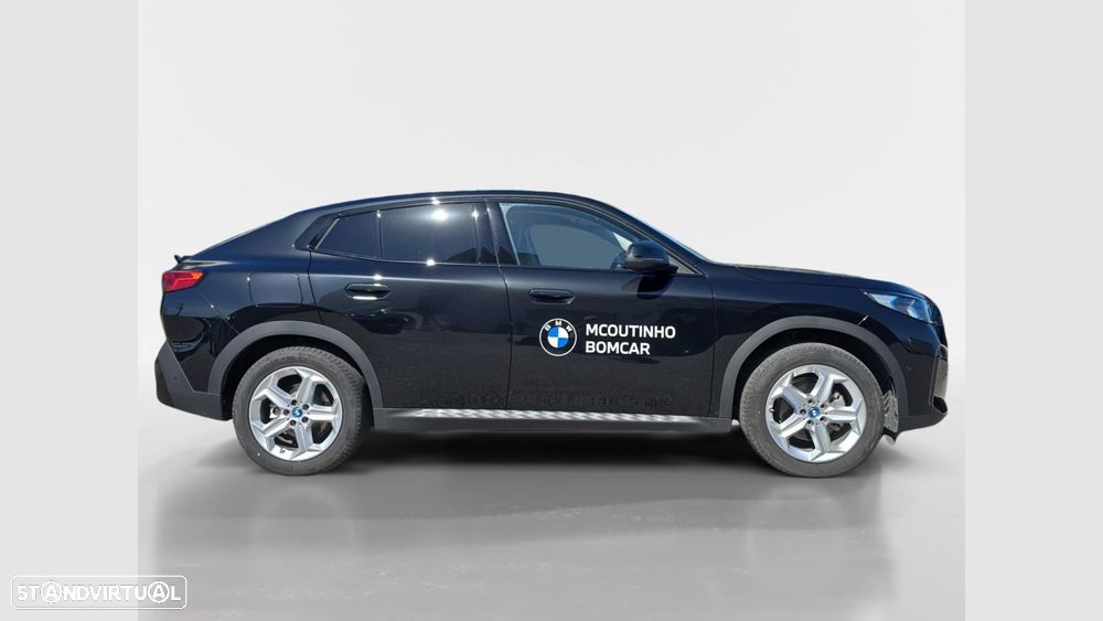 BMW ix2 eDrive20 - 9