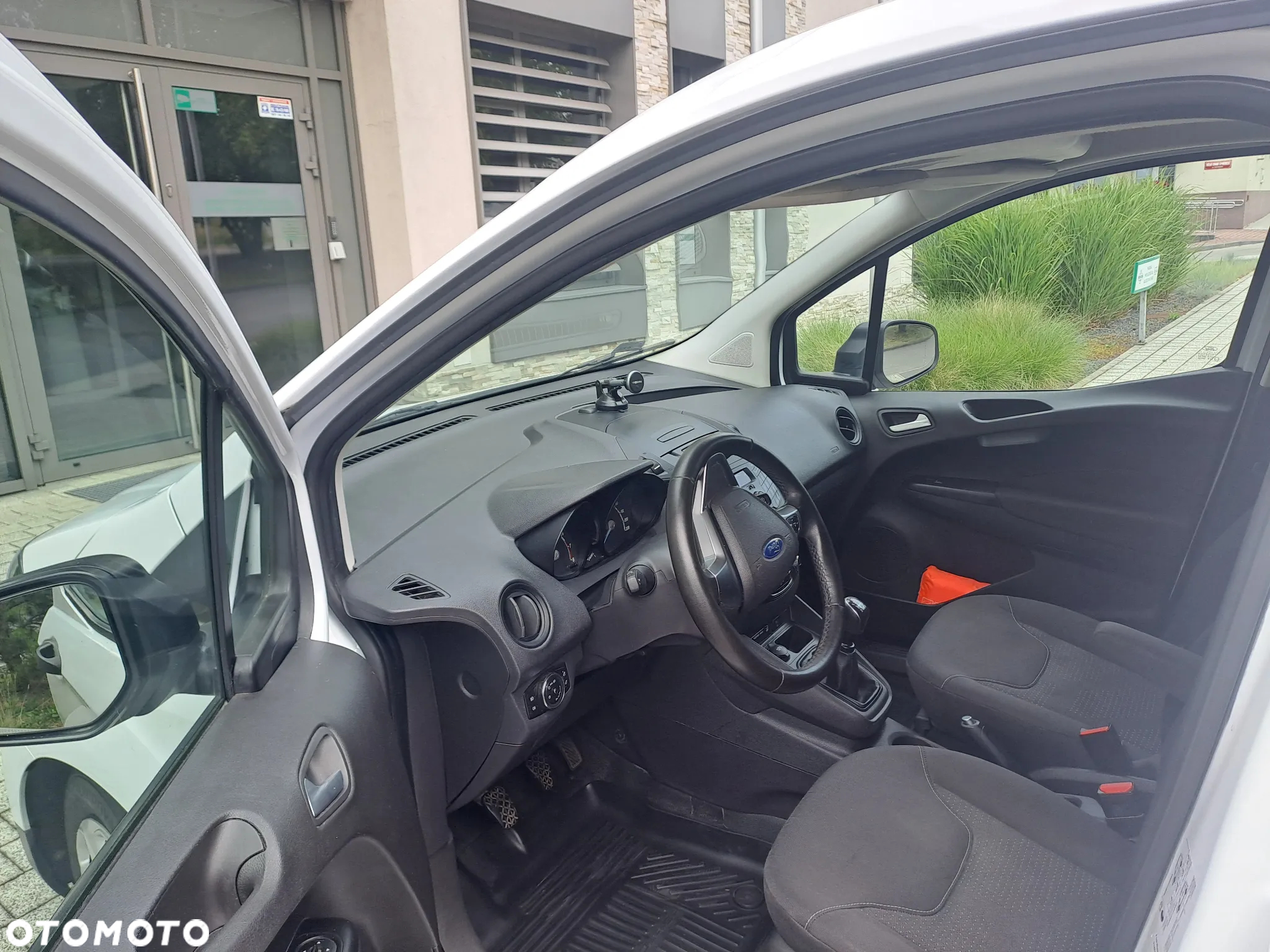 Ford Courier - 4