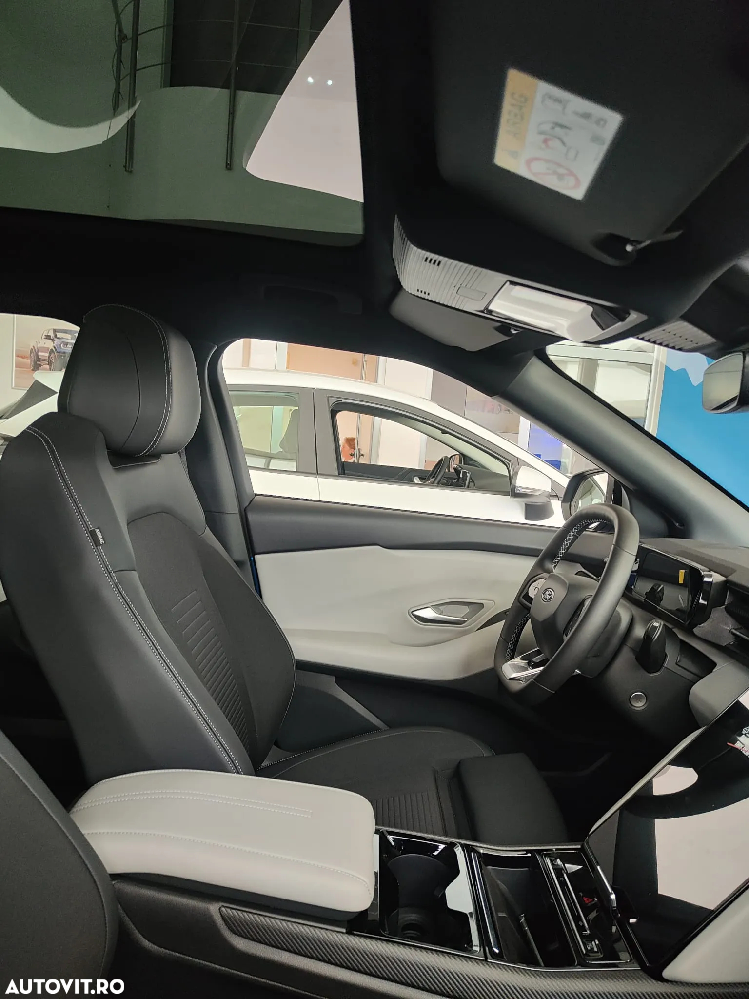 Ford Explorer RWD 77 kWh Extended Range Premium - 11