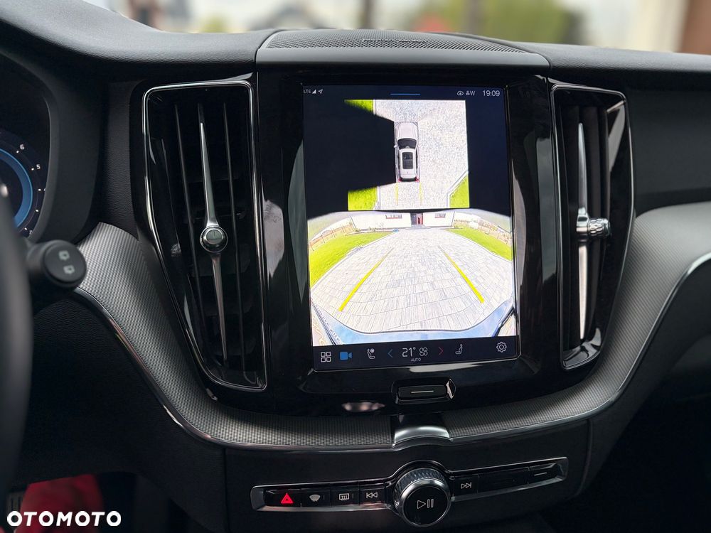 Volvo XC 60 B5 B AWD Plus Black Edition - 9