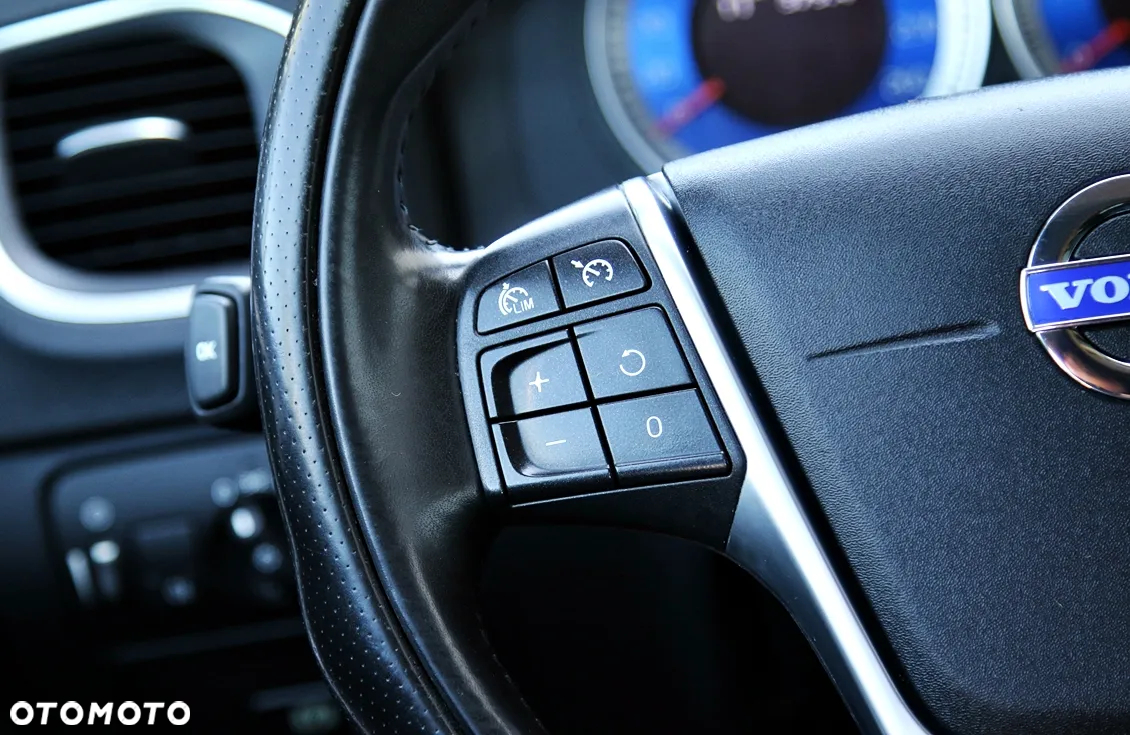 Volvo V60 2.0T R-Design - 28