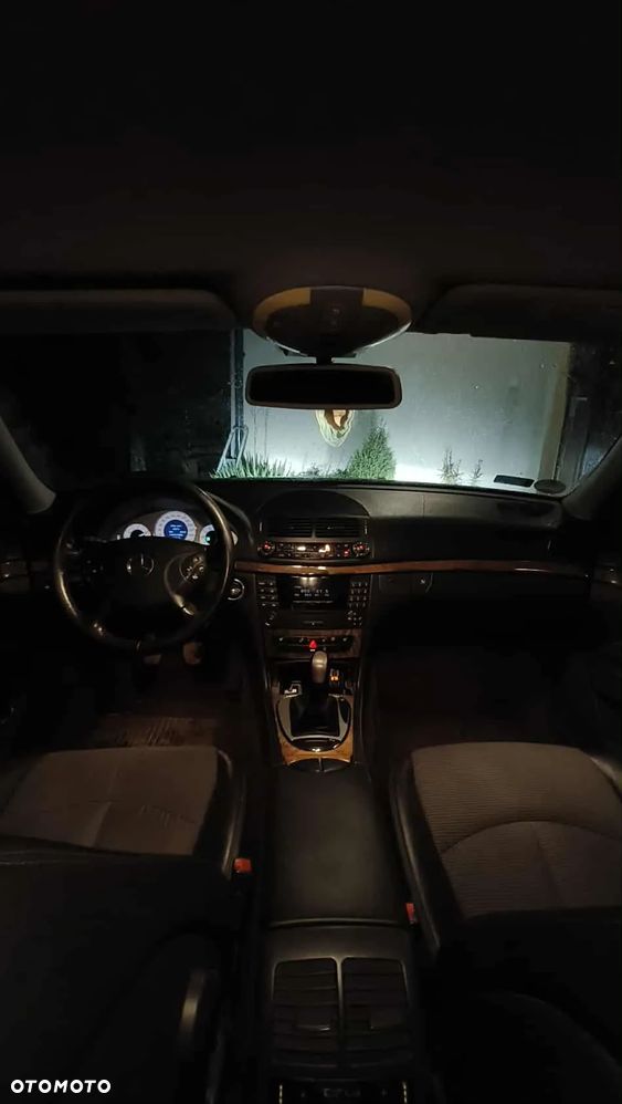Mercedes-Benz Klasa E 200 Kompressor T Avantgarde - 9
