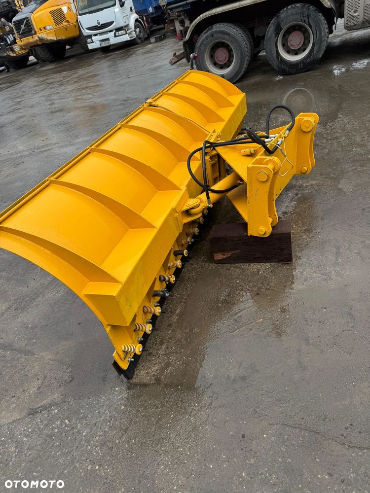 Caterpillar - 8