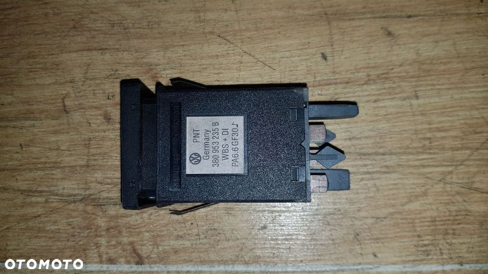 VW PASSAT B5 WŁĄCZNIK ŚWIATEŁ AWARYJNYCH 3B0953235B - 1