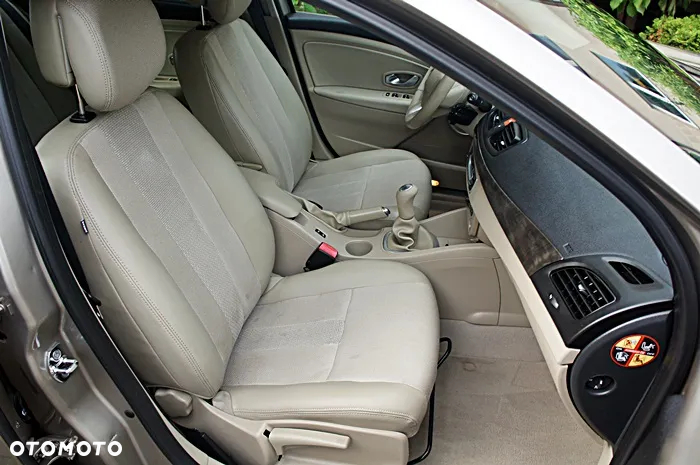 Renault Fluence 1.6 16V Authentique - 17