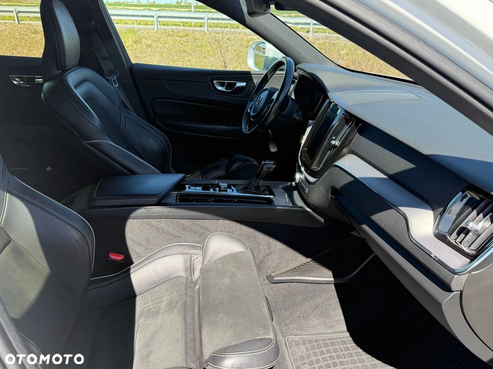 Volvo XC 60 D4 R-Design - 14