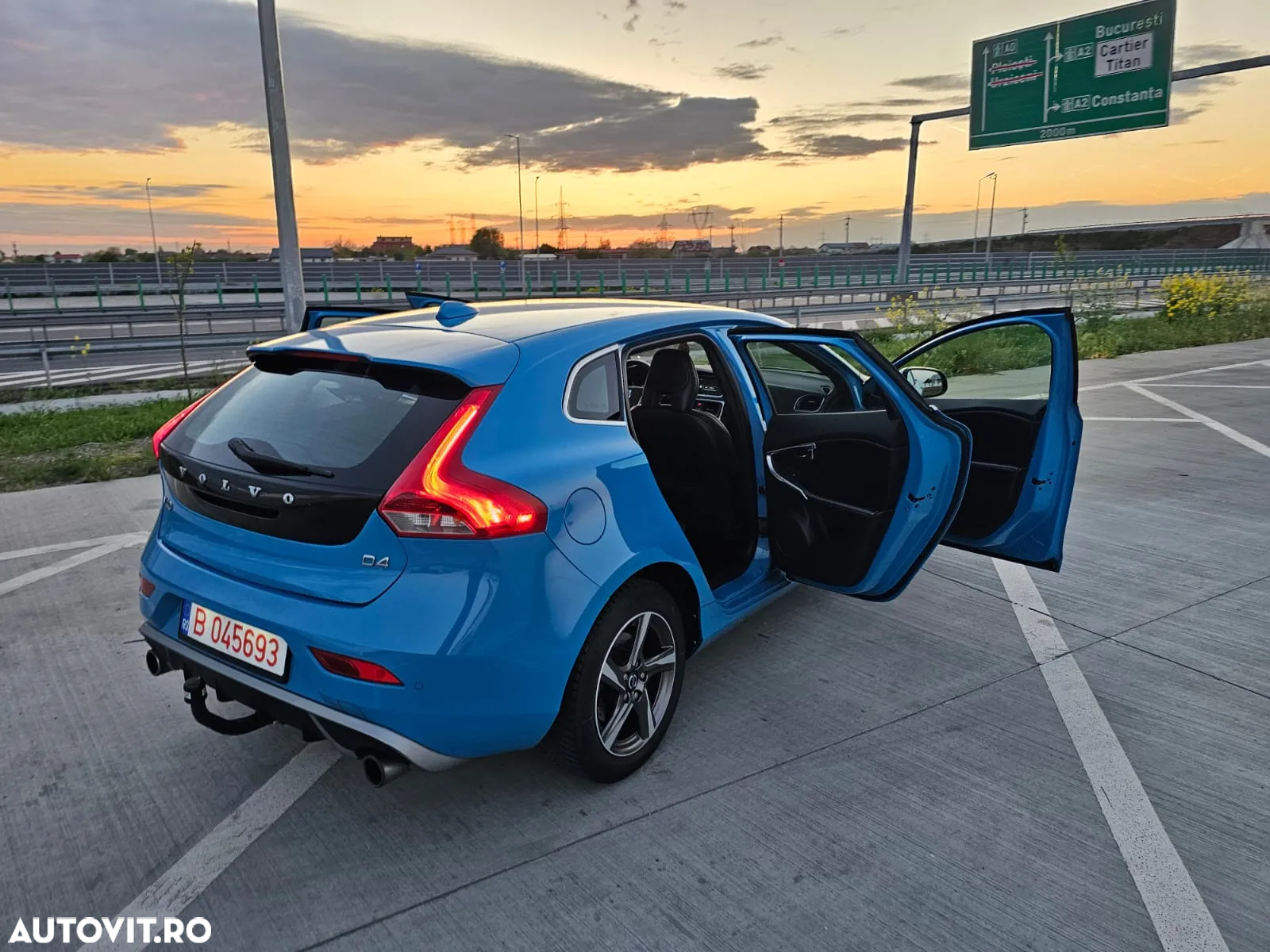 Volvo V40 D4 VEA R-Design - 10
