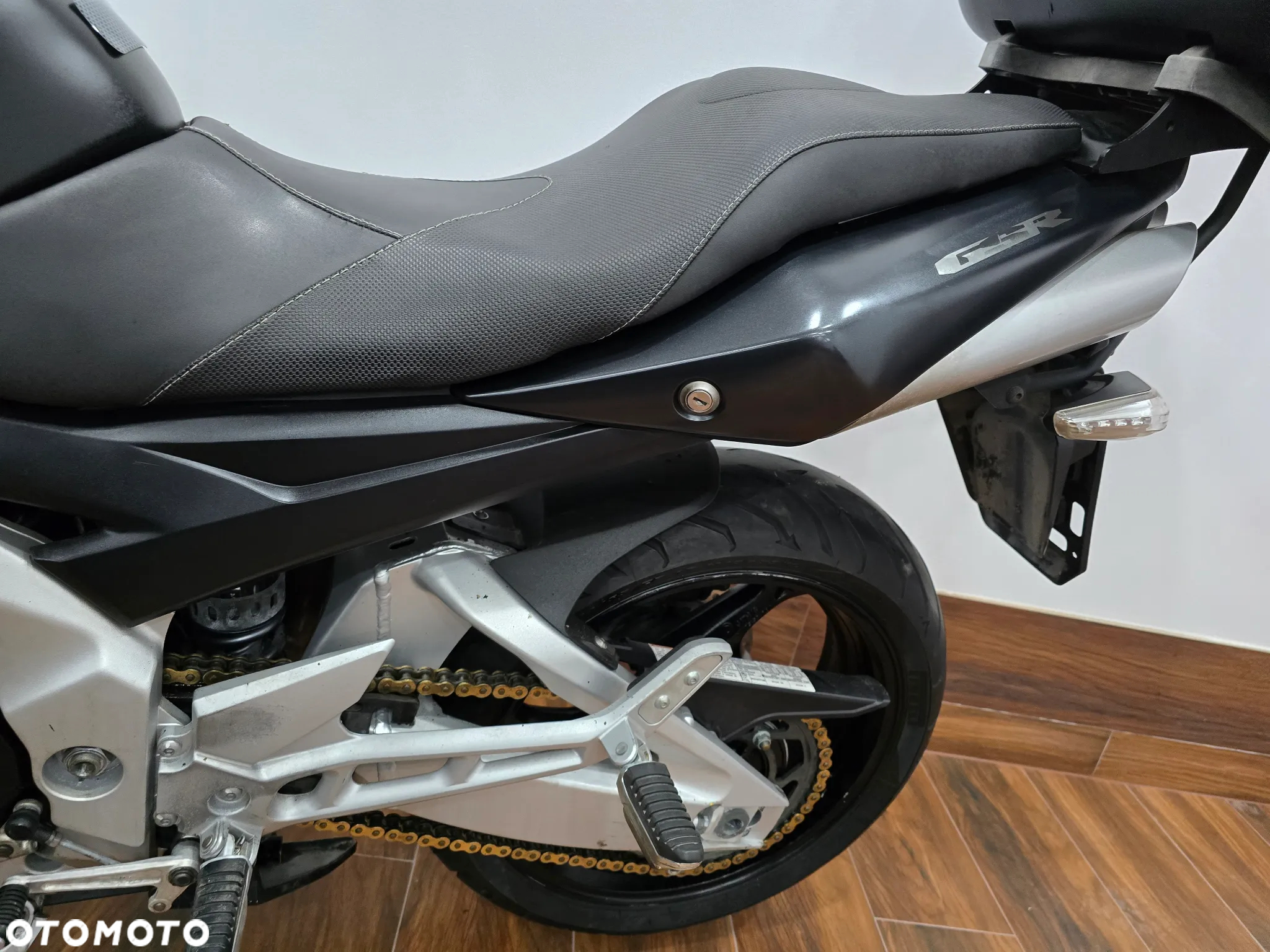 Suzuki GSR - 18