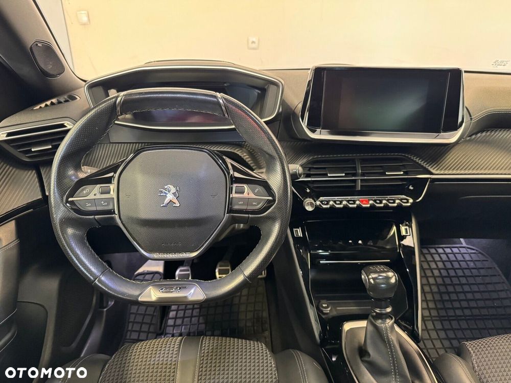 Peugeot 2008 1.2 PureTech GT Line S&S - 11