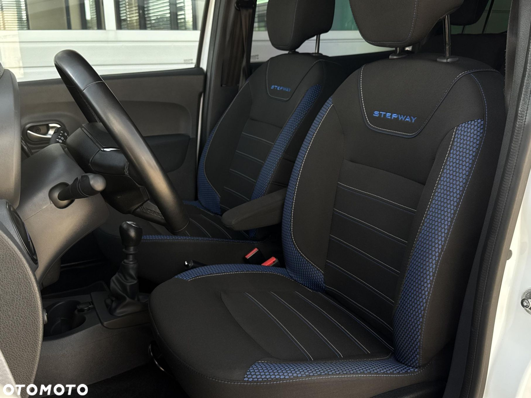 Dacia Lodgy 1.5 Blue dCi Stepway S&S - 11