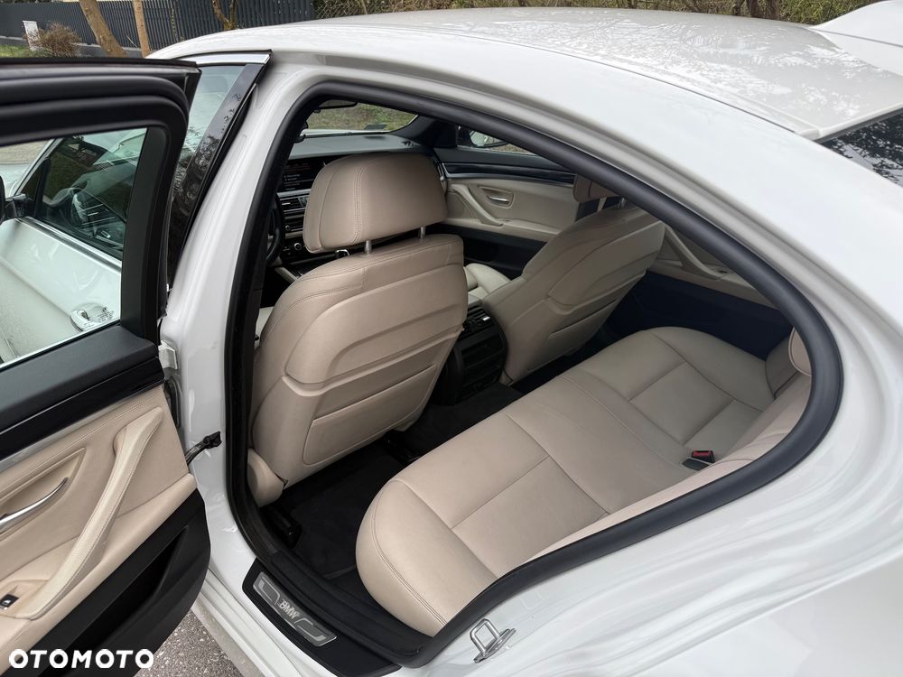 BMW Seria 5 525d xDrive Luxury Line - 7