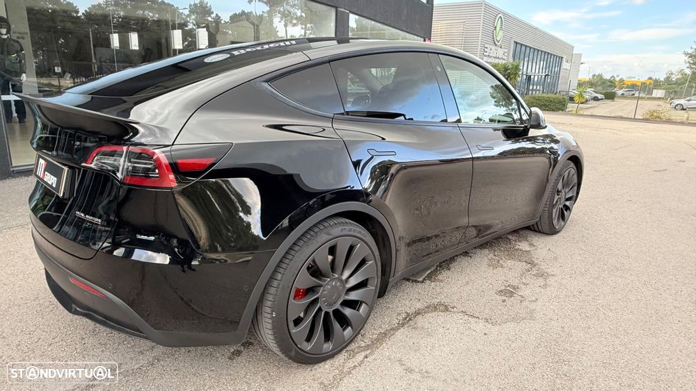 Tesla Model Y Performance Dual Motor AWD - 8