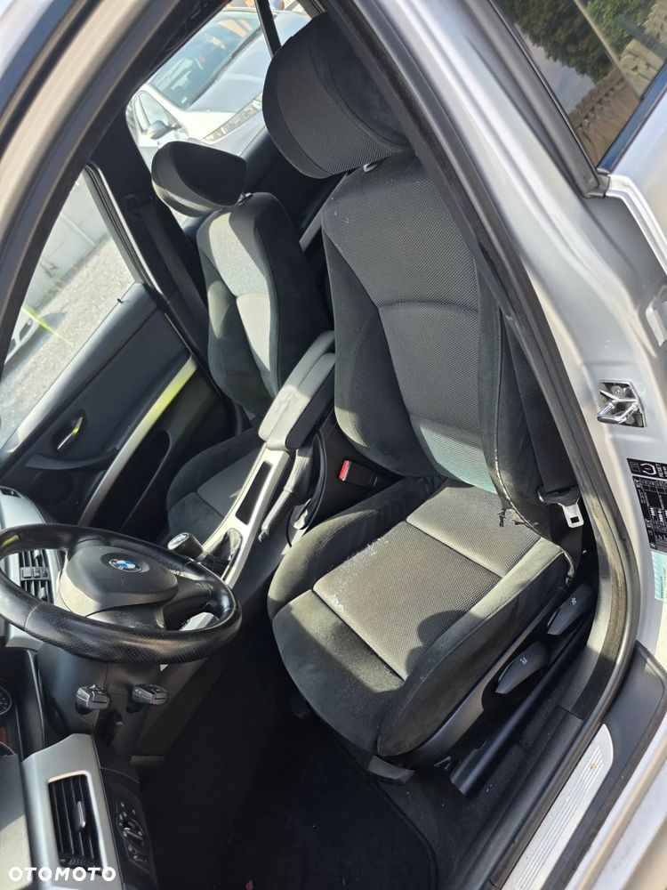 BMW Seria 3 318i Touring - 10