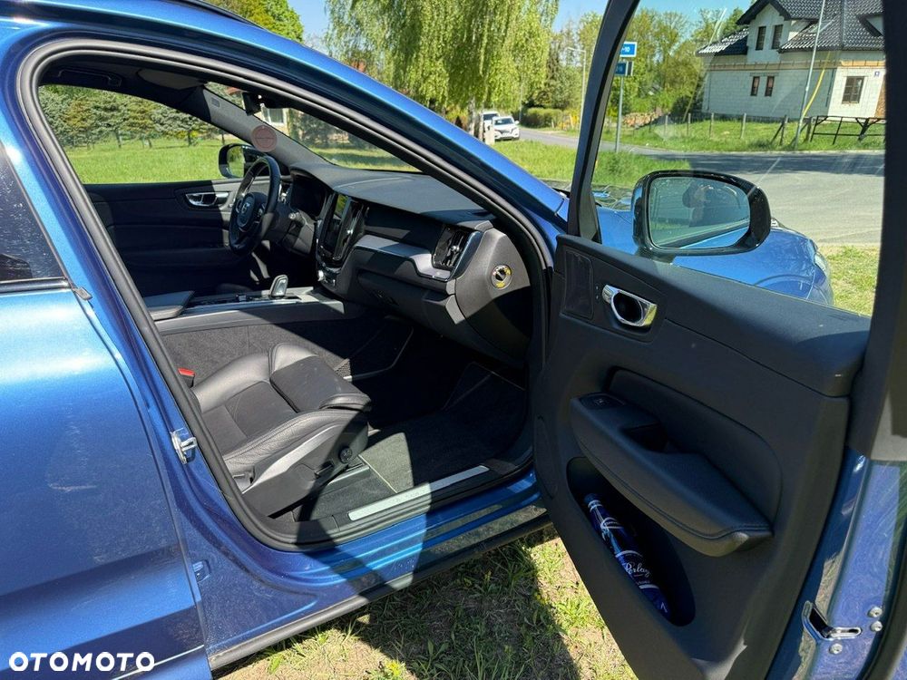 Volvo XC 60 D5 SCR AWD R-Design - 21