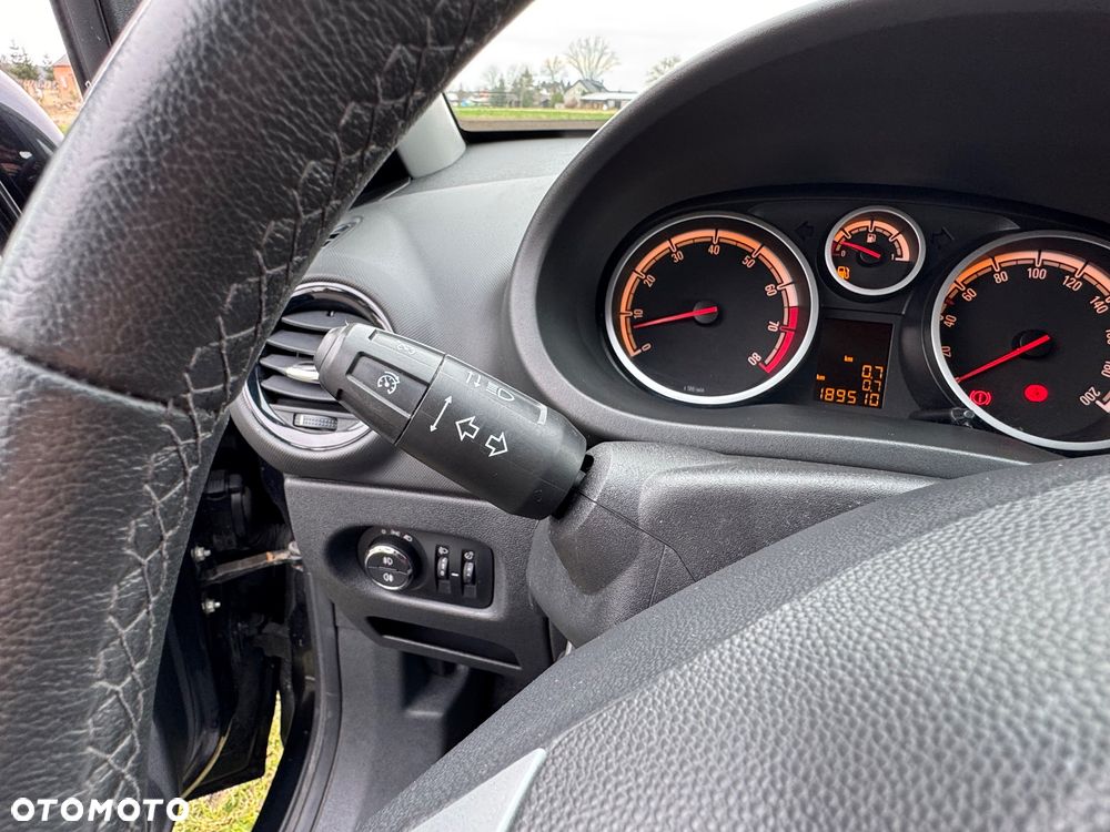 Opel Corsa 1.4 16V Edition 150 - 9