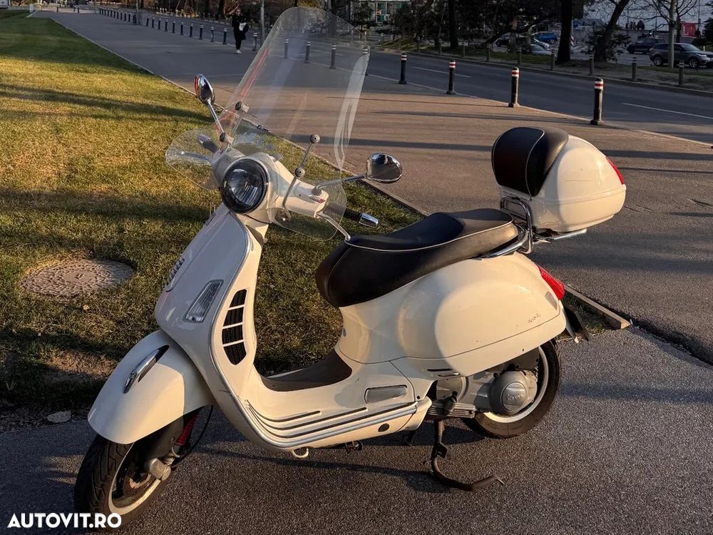 Vespa GTS 300 IE - 1