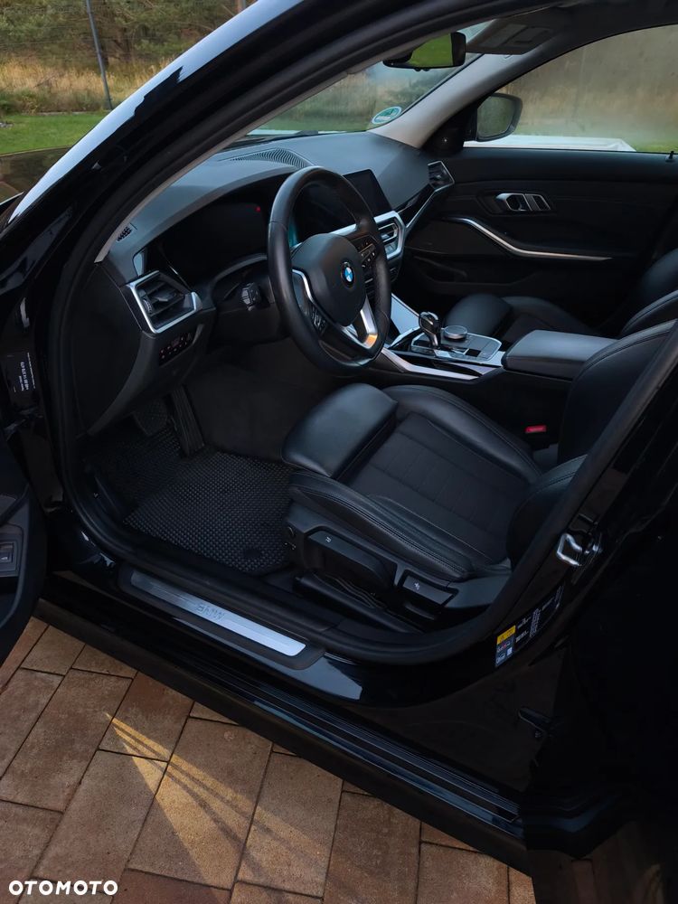 BMW Seria 3 330e Sport Line - 11