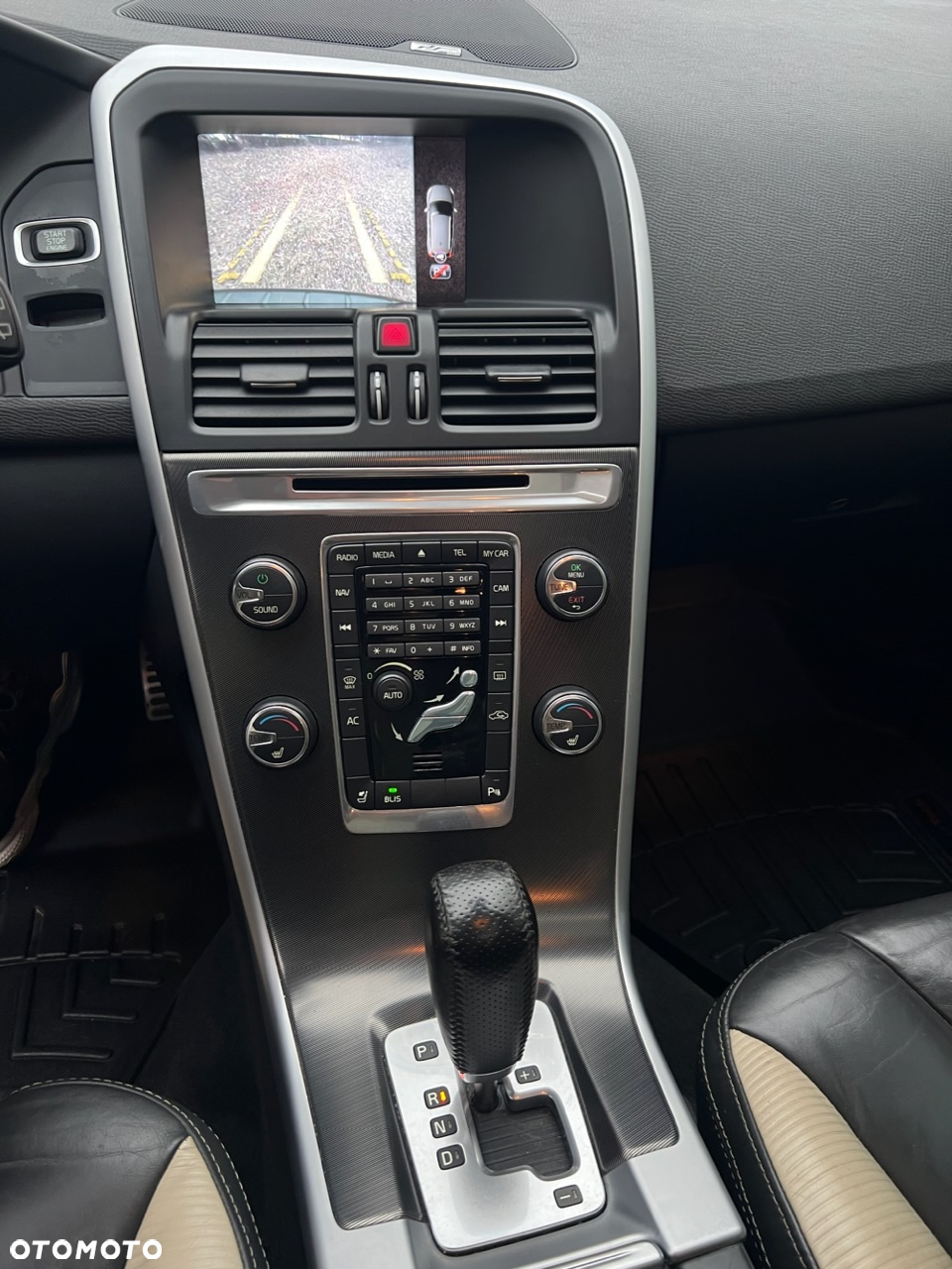 Volvo XC 60 T6 AWD R-Design - 29