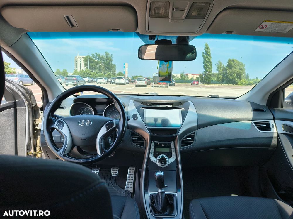 Hyundai Elantra 1.6 MPi - 9