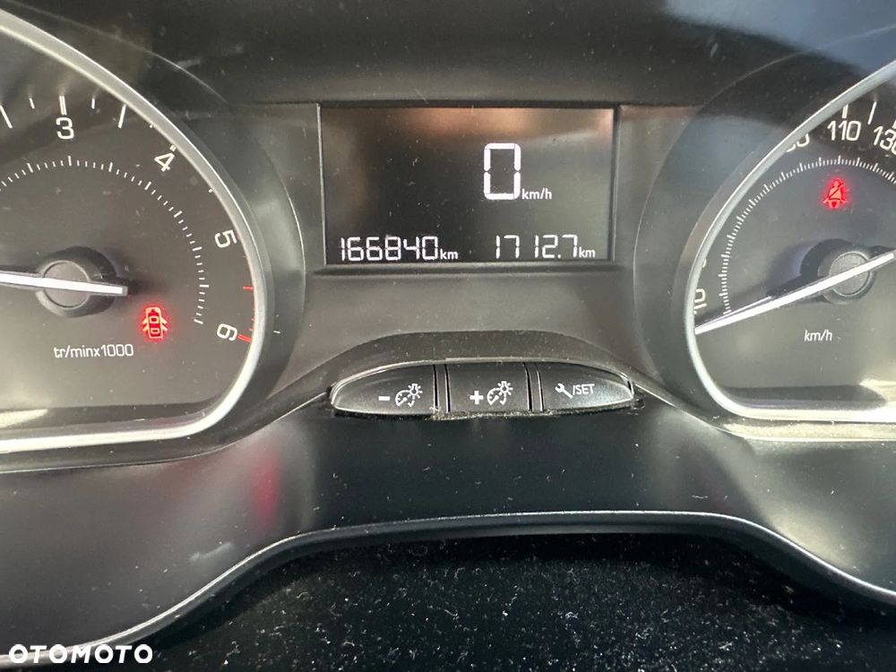 Peugeot 2008 1.6 BlueHDi Style - 22