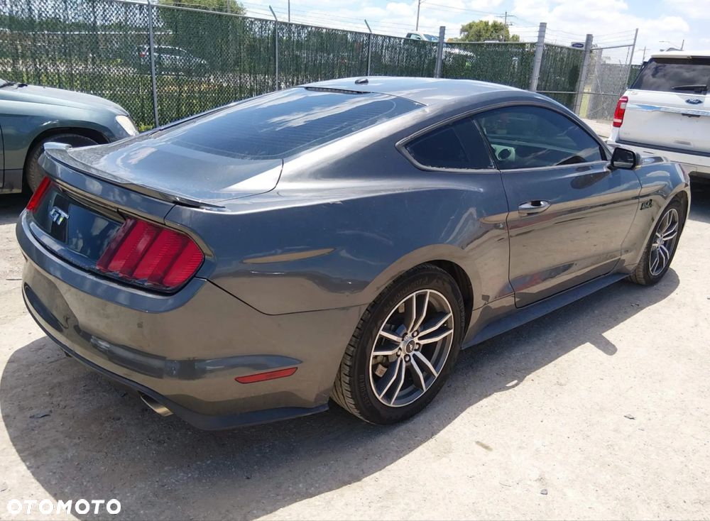 Ford Mustang 5.0 V8 GT - 4