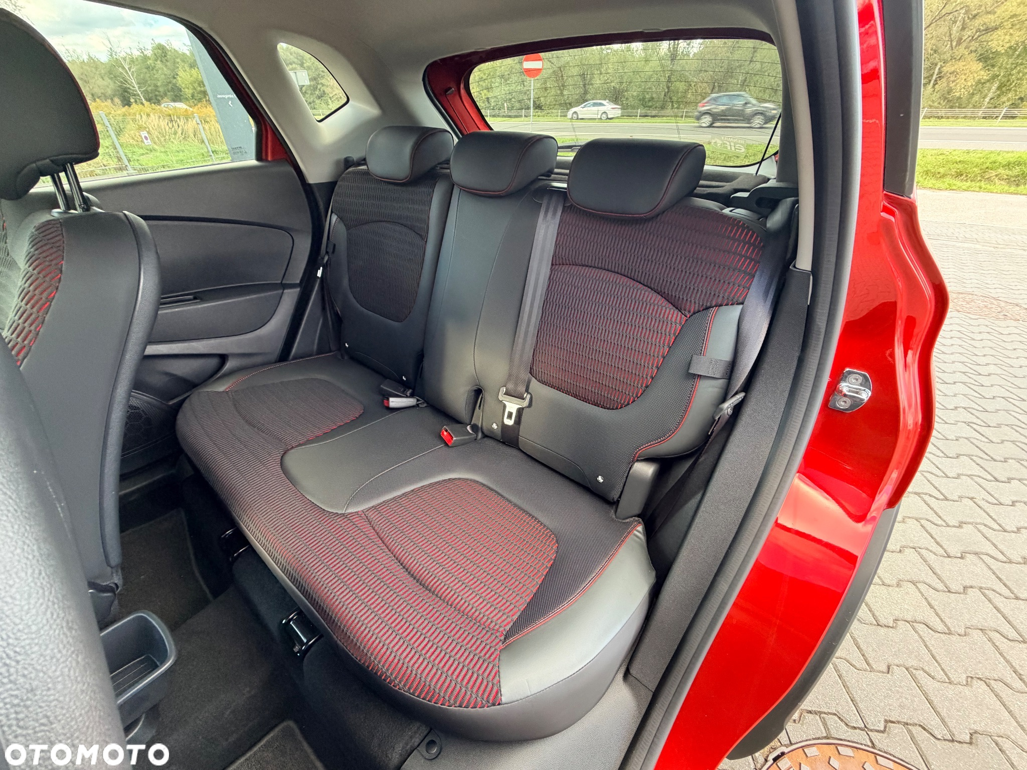 Renault Captur 1.2 TCe Helly Hansen EDC - 17