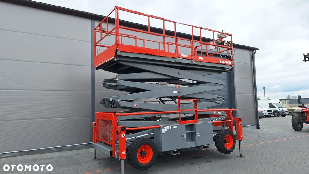 Skyjack SJ9250 Podest Podnośnik Nożycowy Terenowy Spalinowy 4x4 - 9