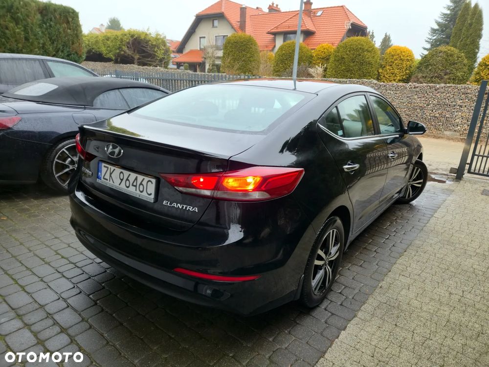Hyundai Elantra 1.6 Comfort - 4