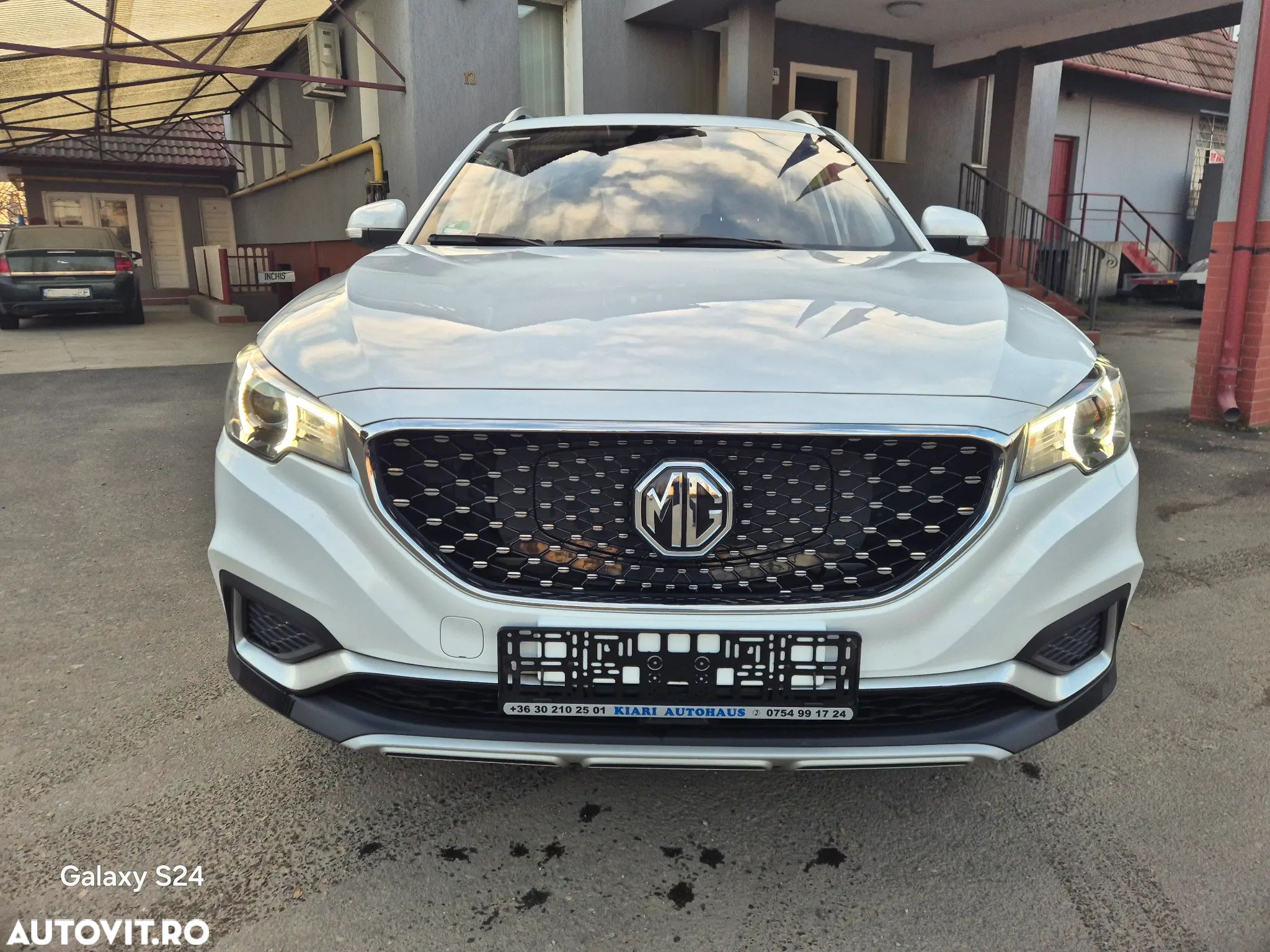 MG ZS EV Luxury - 1