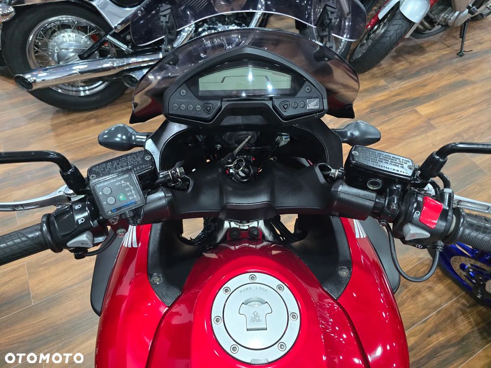 Honda VFR - 4