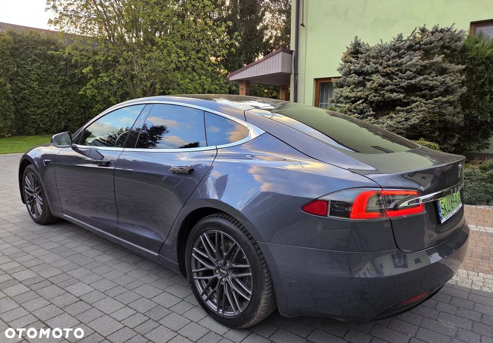 Tesla Model S - 10