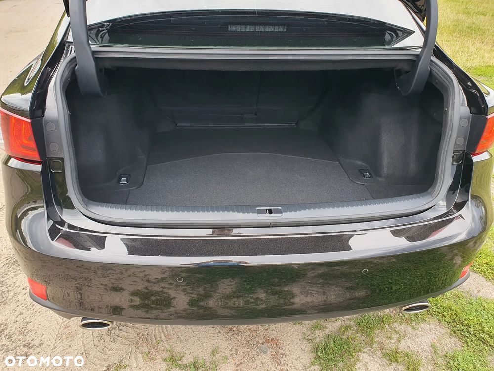 Lexus IS 200t Elite - 18