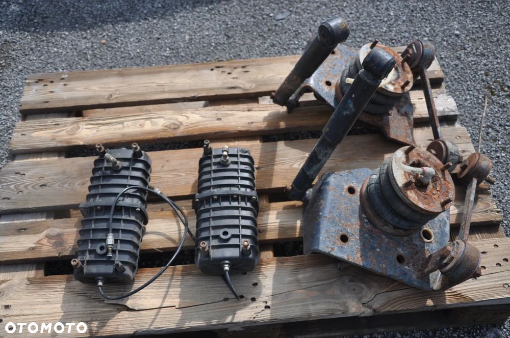 Amortyzacja kabiny poduszki pneumatyka Massey Ferguson 7480 6480 - 2