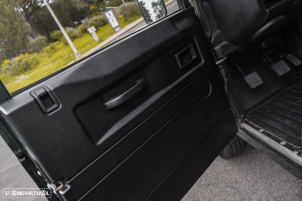 Land Rover Defender - 12