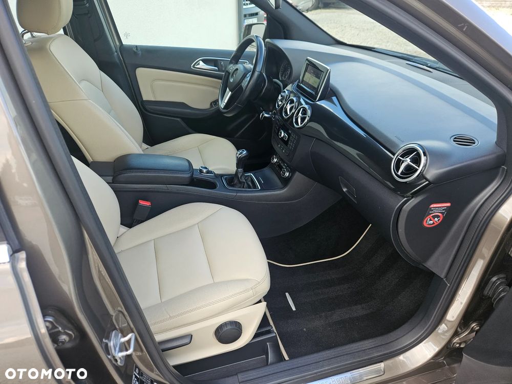 Mercedes-Benz Klasa B 180 d Edition - 9