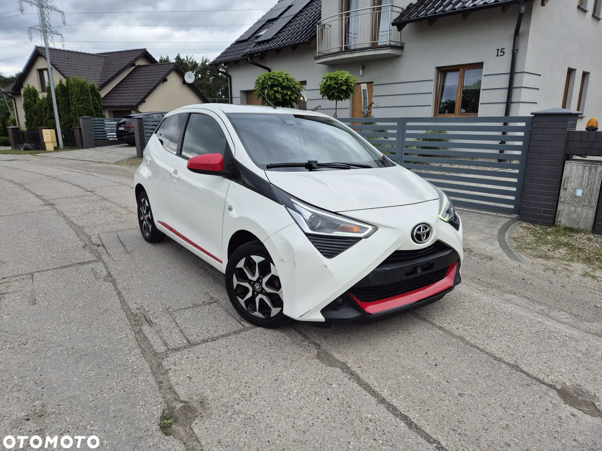 Toyota Aygo x.shift x-play connect - 1